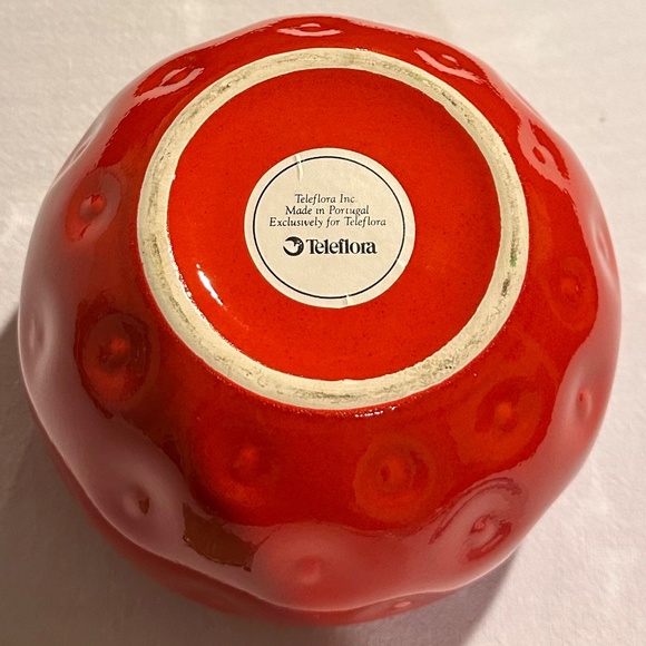 VINTAGE RED STRAWBERRY CERAMIC COOKIE JAR + GREEN LEAF STEMMED LID - Picture 3 of 4